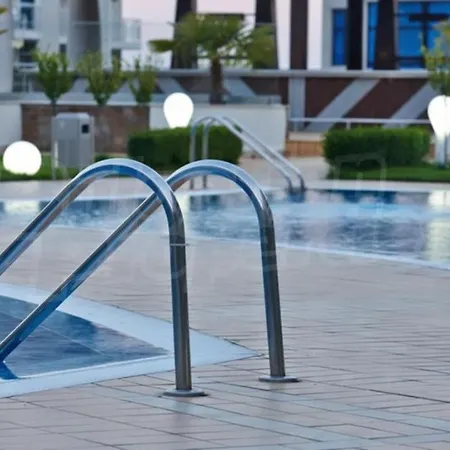 Atlantis Sea View מלון דירות בורגאס