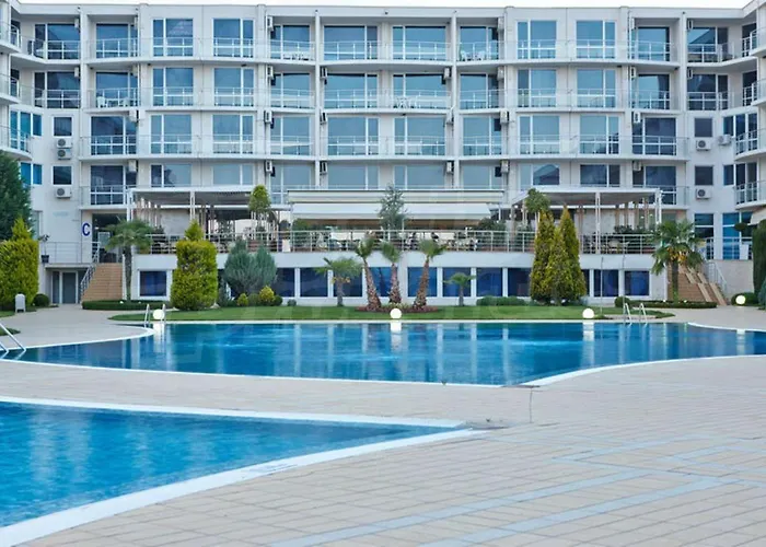 Aparthotel Atlantis Sea View 4*